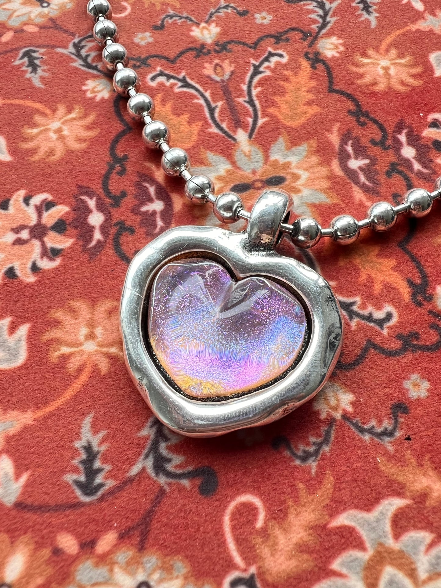 【Otro 西班牙飾物】Otro Accesorio 圓珠鍊樹脂愛心頸鍊 (Ball Chain Necklace with Heart Pendant)