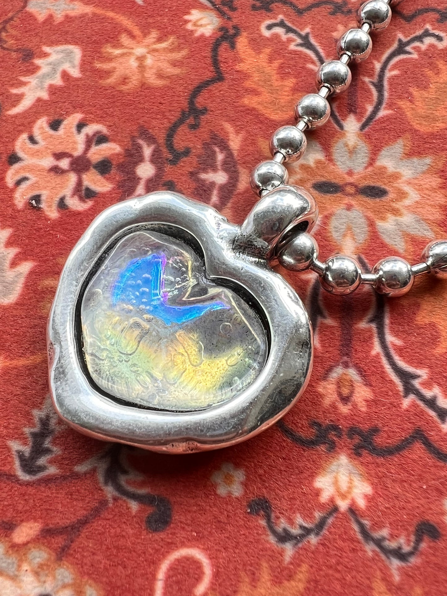 【Otro 西班牙飾物】Otro Accesorio 圓珠鍊樹脂愛心頸鍊 (Ball Chain Necklace with Heart Pendant)