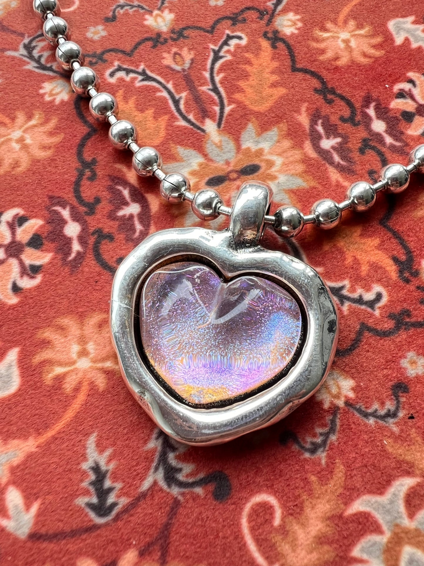 【Otro 西班牙飾物】Otro Accesorio 圓珠鍊樹脂愛心頸鍊 (Ball Chain Necklace with Heart Pendant)