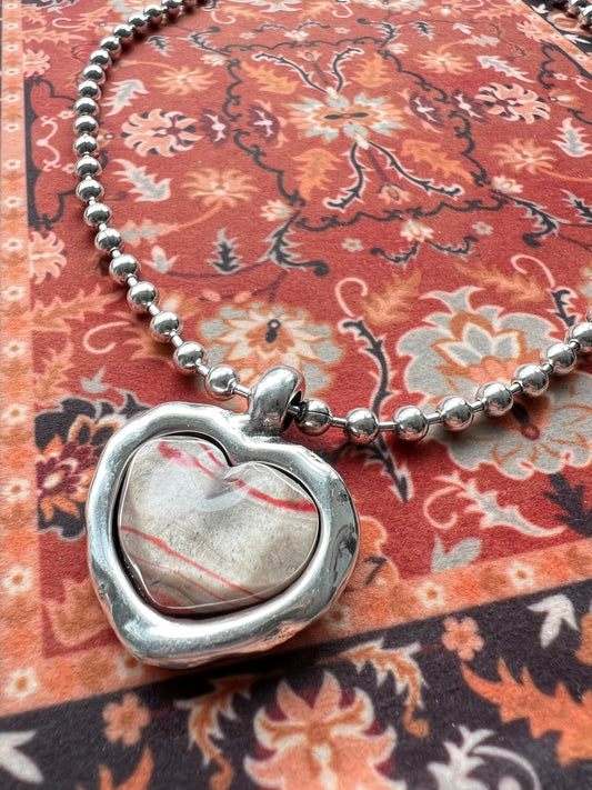 【Otro 西班牙飾物】Otro Accesorio 圓珠鍊樹脂愛心頸鍊 (Ball Chain Necklace with Heart Pendant)