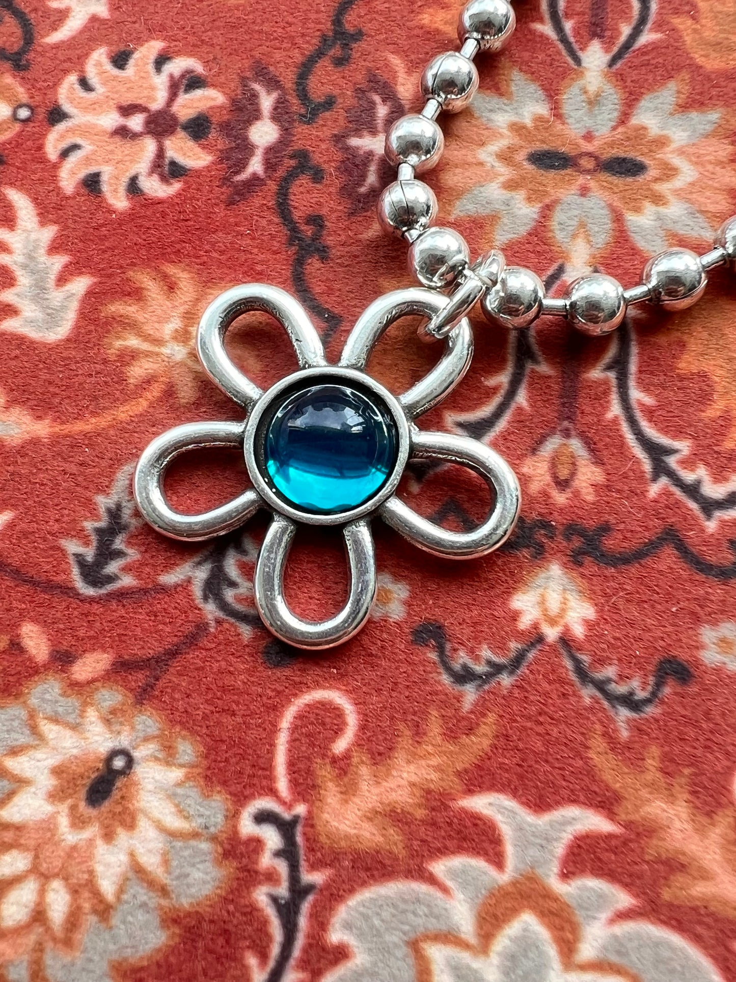【Otro 西班牙飾物】Otro Accesorio 圓珠鍊花花頸鍊 (Ball Chain Necklace with FlowerPendant)