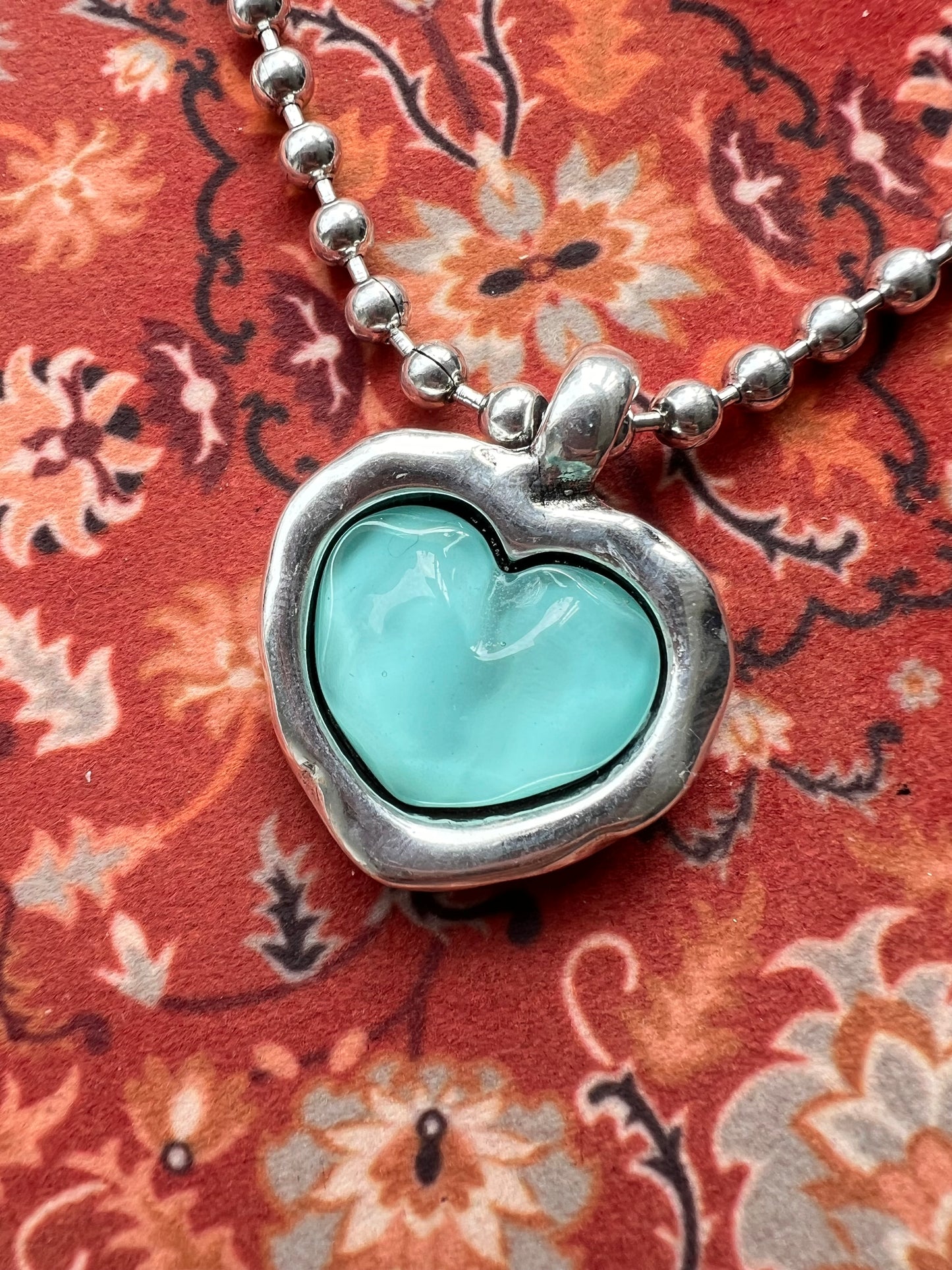 【Otro 西班牙飾物】Otro Accesorio 圓珠鍊樹脂愛心頸鍊 (Ball Chain Necklace with Heart Pendant