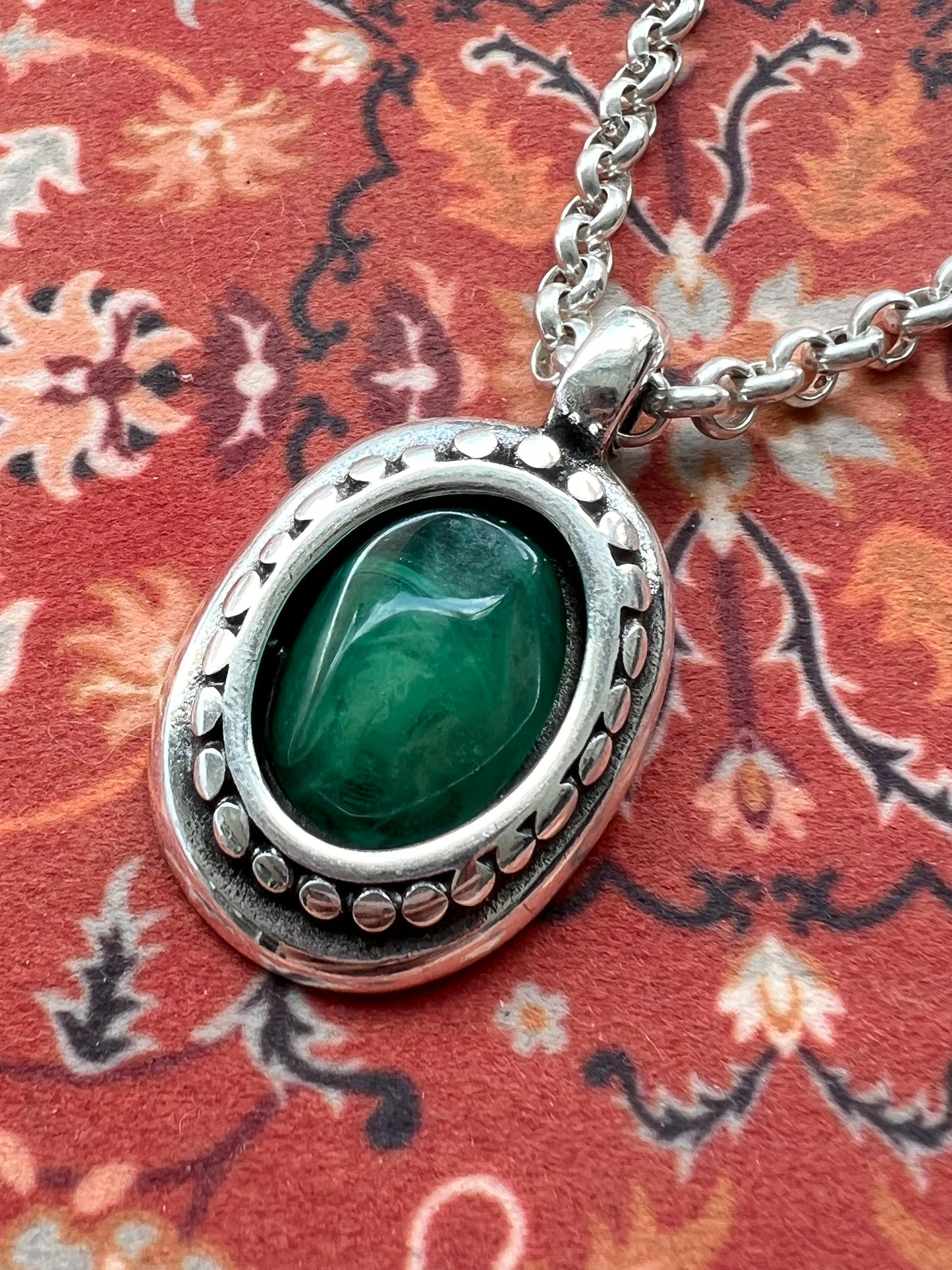 Otro 西班牙橢圓寶石圓頸鍊（Green)