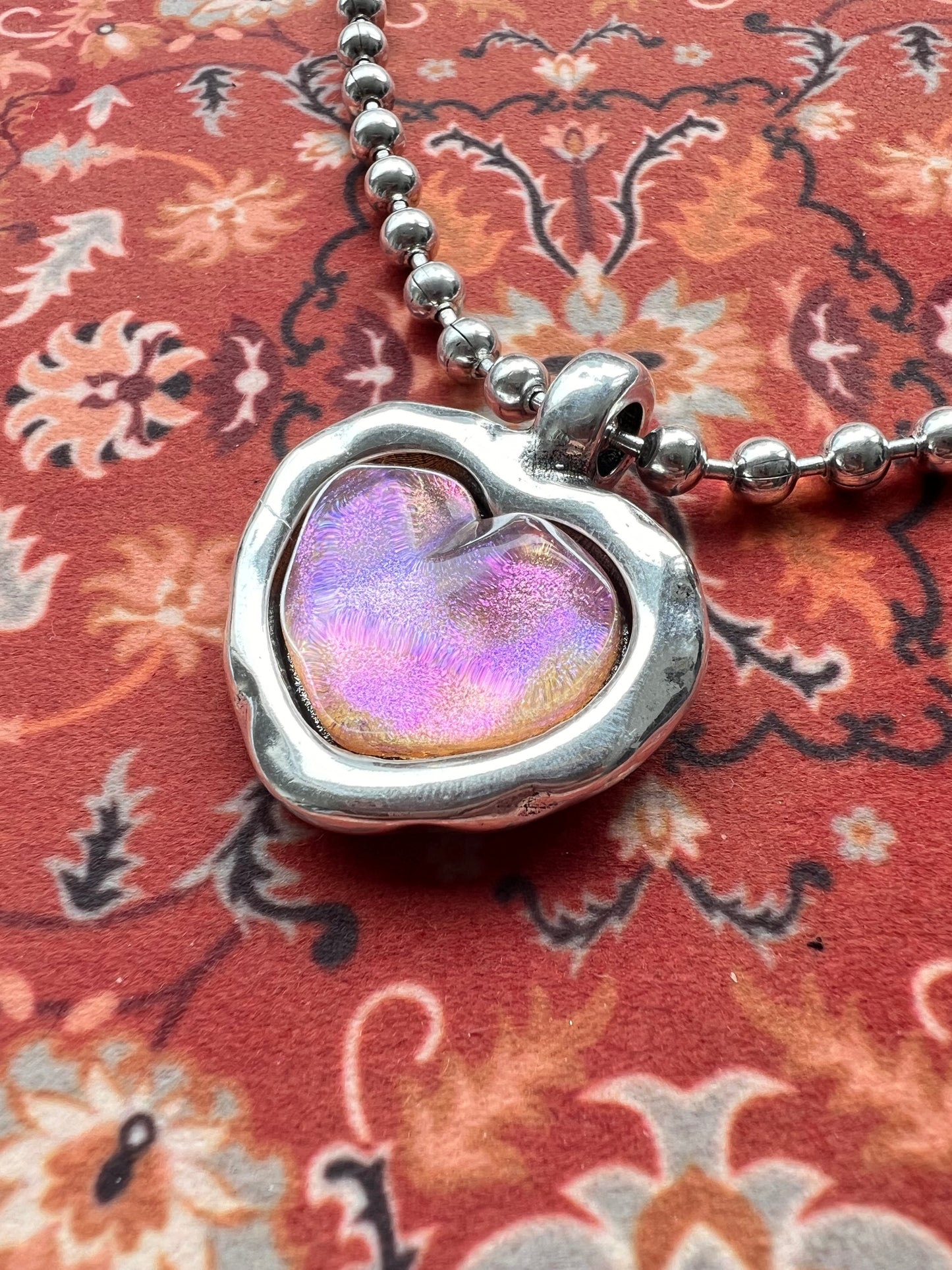 【Otro 西班牙飾物】Otro Accesorio 圓珠鍊樹脂愛心頸鍊 (Ball Chain Necklace with Heart Pendant)